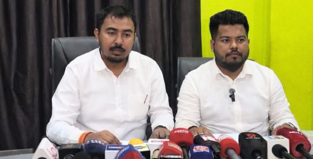  Dibrugarh Students Raise Alarm Outside Labourers 